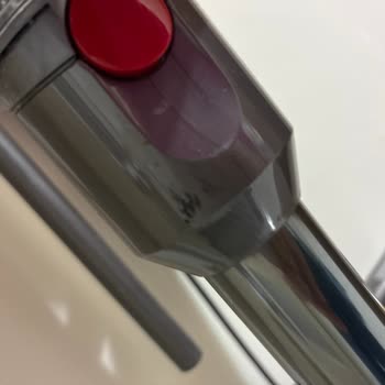 Dyson V12 Serviste Aldığı Vuruk İzleriyle Geri Döndü Ve Değişim Talep Ediyor