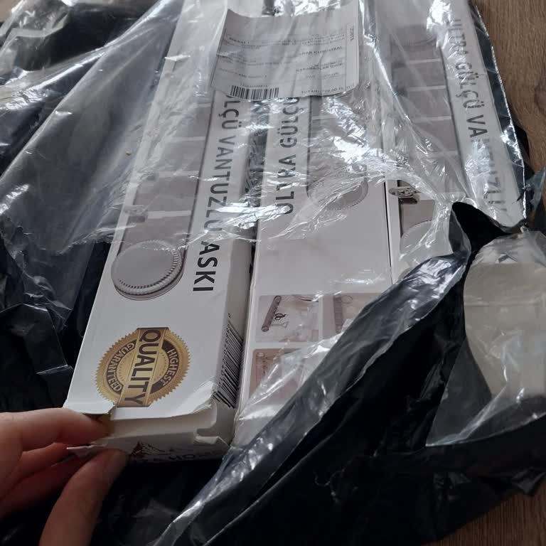 Fest Danışmanlık Ve Depolama'dan Yapışkanlı Askılıkların Tutmaması Ve İade Talebi!