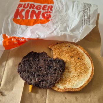 Burger King Çocuk Menüsünde Yanmış Hamburger Şikayeti