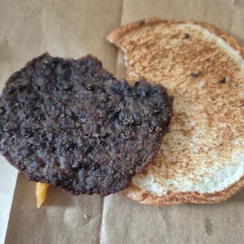 Burger King Çocuk Menüsünde Yanmış Hamburger Şikayeti