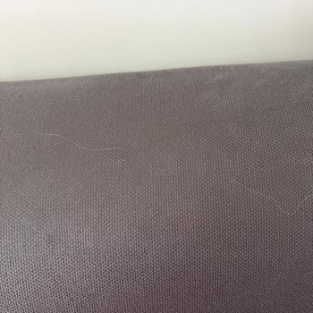 Antrasit Koltukta Elyaf Dökülmesi Ve Mantıksız Ütü Çözümü İade Talebi