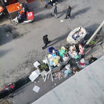 Şişli’deki Çöp Konteynerlerinin Kötü Koku Ve Görüntü Kirliliği Nedeniyle Taşınması Talebi