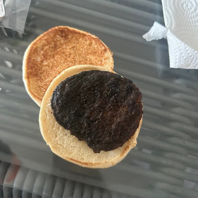 Yanık Yemek Ve Kuryenin Teslimat Gecikmesi, Müşteri Hizmetinin Saygısız Tutumu