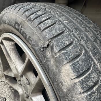 AYEDAŞ Enerjisa’nın Eski Duvar Demiri Araç Lastiğini Patlattı