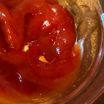 Calve Ketçapta Bilinmeyen Beyaz Yabancı Madde Sağlık Ve Hijyen Endişesi