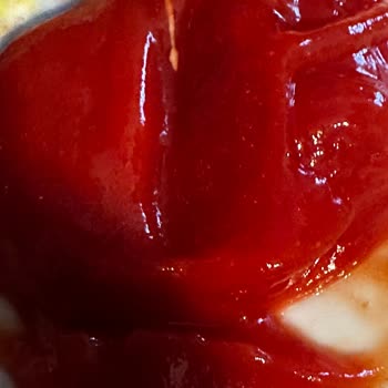 Calve Ketçapta Bilinmeyen Beyaz Yabancı Madde Sağlık Ve Hijyen Endişesi