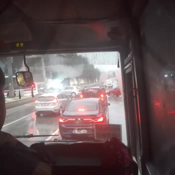 Kuşadası İzmir Seferi Sonrası Otogar Üçyol Servisinde Uzun Bekleme Ve Yavaş İlerleyiş