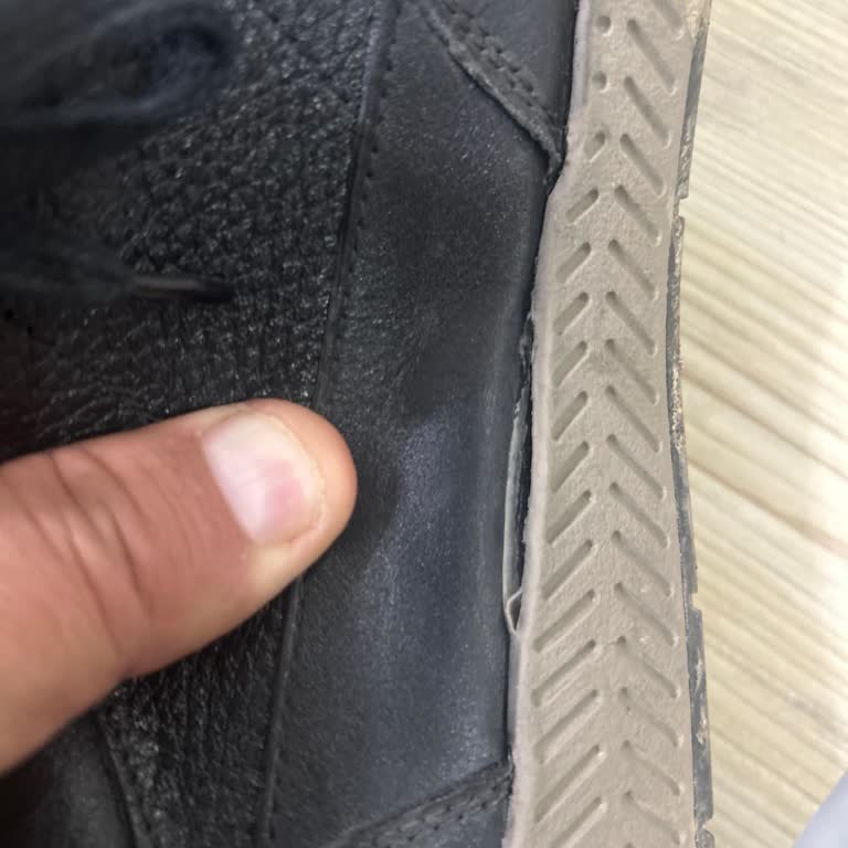 Ayakkabının Kısa Sürede Taban Açılması Ve Mağazanın Yetersiz Değerlendirmesi