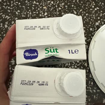 A101 Şubesinde Bozuk Birşah Yarım Yağlı Süt Ve İade Talebi