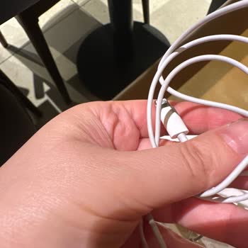 Apple Marka EarPods'ta Sürekli Siri Açılması Ve Müzik Kesilmesi Sorunu
