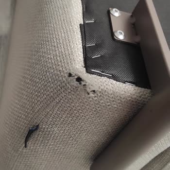 Kırılan Koltuk Ve Tamir Sonrası Yırtılan Kumaş: Enza Mobilya’da Hayal Kırıklığı