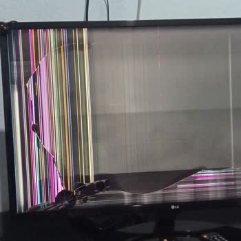 Bagajda Kırılan Televizyon Ve Yetersiz Yetkili Desteği