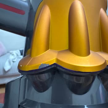 Dyson V12 Servis Sonrası Çizik Ve Hasarlı Geri Döndü, Yeni Ürün Talep Ediyor