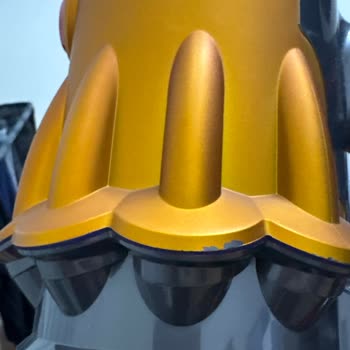 Dyson V12 Servis Sonrası Çizik Ve Hasarlı Geri Döndü, Yeni Ürün Talep Ediyor