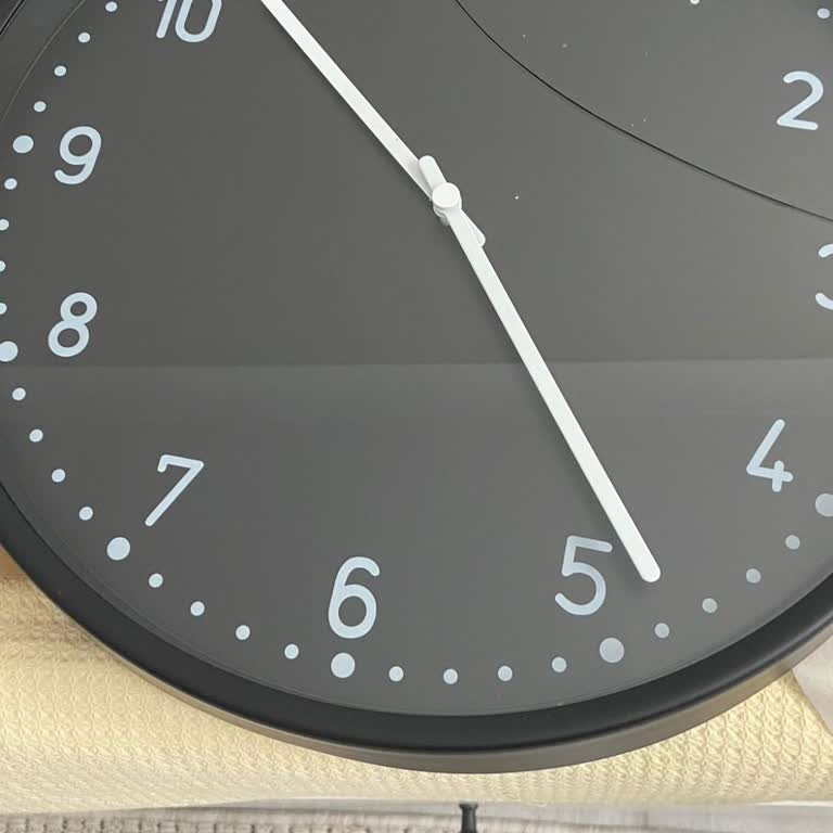 Kırık Camlı Duvar Saatine İade Reddi Ve Ücret İadesi Talebi