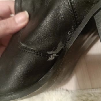 Derimod Botlar Yağmurda Kısa Sürede Renk Değişti Ve Deri Çatladı