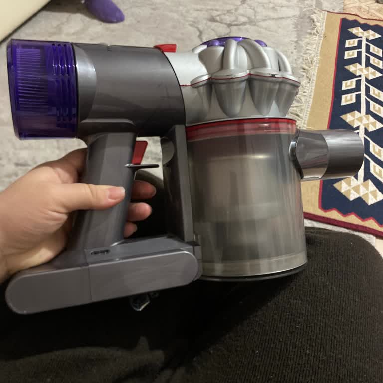 Garanti Kapsamındaki Dyson V8 Süpürge Kesintili Çalışıyor Ve Ücretsiz Onarım Talebi