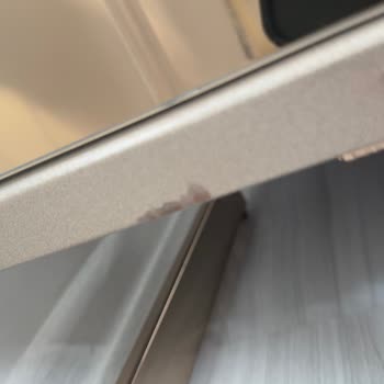 Kırık Orta Sehpa Ve Eksik TV Ünitesi İçin Çözüm Bekleniyor