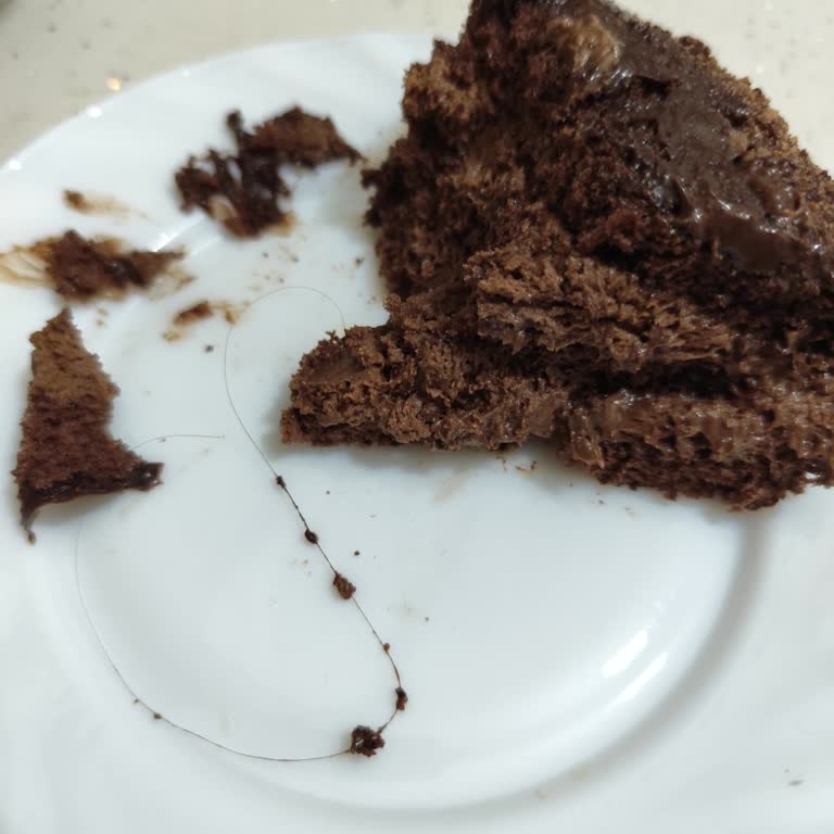 BİM'de Çikolatalı Pastada Saç Teli Bulunması Hijyen Ve Güvenlik İhlali