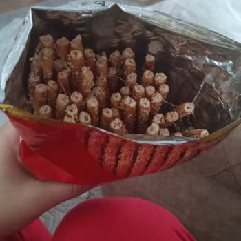 Ülker Çubuk Krakerinde Örümcek Ağına Benzer Yabancı Maddeler Hijyen Ve Sağlık Endişesi