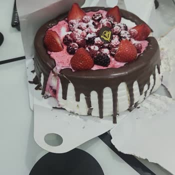 Liva Pastanesi | Livapastacilik.com Gecikmeli Ve Kalitesiz Doğum Günü Pastası