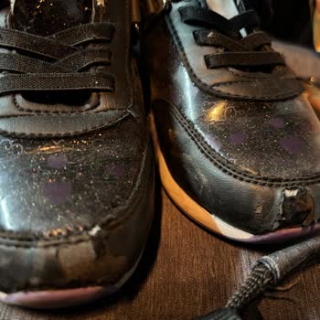 FLO Ayakkabı İki Ayda Delinen Çocuk Spor Ayakkabısı İçin Değişim Ve İade Reddi