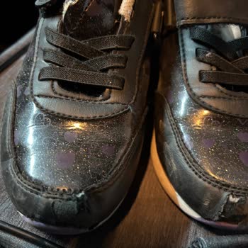 FLO Ayakkabı İki Ayda Delinen Çocuk Spor Ayakkabısı İçin Değişim Ve İade Reddi