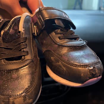 FLO Ayakkabı İki Ayda Delinen Çocuk Spor Ayakkabısı İçin Değişim Ve İade Reddi