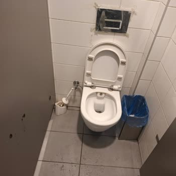 Tuvalet Kağıdı Olmadan Mendil Almak Zorunda Kalan Müşteri