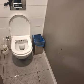 Tuvalet Kağıdı Olmadan Mendil Almak Zorunda Kalan Müşteri