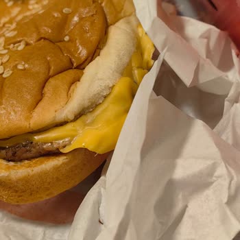 Burger King Zümrütevler Şubesinde Gecikmeli Teslimat Ve Hijyenik Olmayan Yanlış Patates
