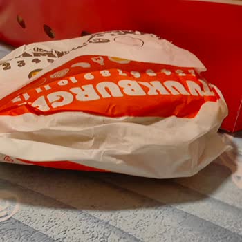 Burger King Dökülmüş Ve Hijyenik Olmayan Sipariş, Yemeksepeti Yetersiz İade Teklifi