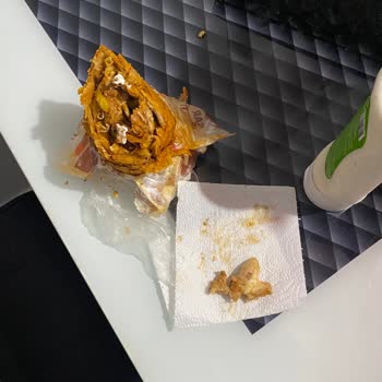 Mogaf Ümraniye Şubesinde Tavuk Dönerde Deri Parçası Bulunması Ve Hijyen Şikayeti