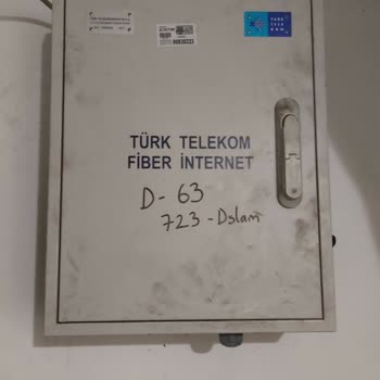 Türk Telekom Elemanlarının Plansız Çalışması Sonucu Binada Otomasyon Ve Duvar Hasarı