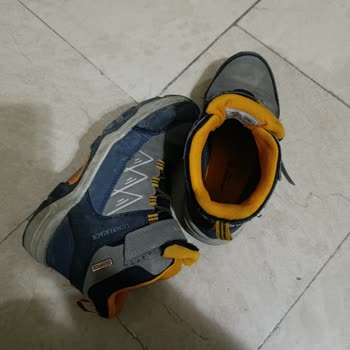 Su Geçirmez Dediği Çocuk Botu Su Sızdırıyor, Mağaza Çözüm Sunmuyor