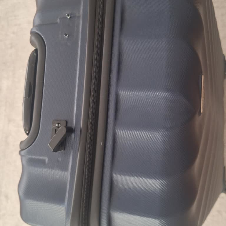 Uçuşta Kırılan Bavul İçin Flydubai'den Yeni Bavul Talebi