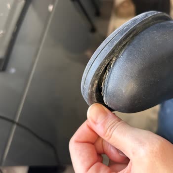 Derimod Deri Botun Kısa Sürede Açılması Nedeniyle Ücret İadesi Talebi