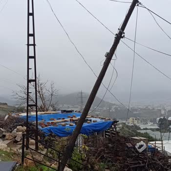 Evim Önündeki Eğik Telekom Direği Çocuklarımızı Tehdit Ediyor