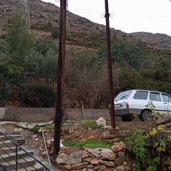 Evim Önündeki Eğik Telekom Direği Çocuklarımızı Tehdit Ediyor