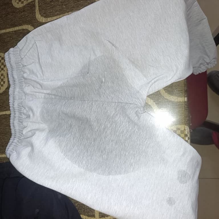 Yanıltıcı Tanıtım: Yağmur Geçirmez Jogger Pantolon Suyu Geçiriyor