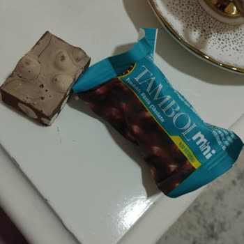 Rengi Solmuş Ve Yanık Çikolata, Son Kullanma Tarihi Henüz Geçmemiş