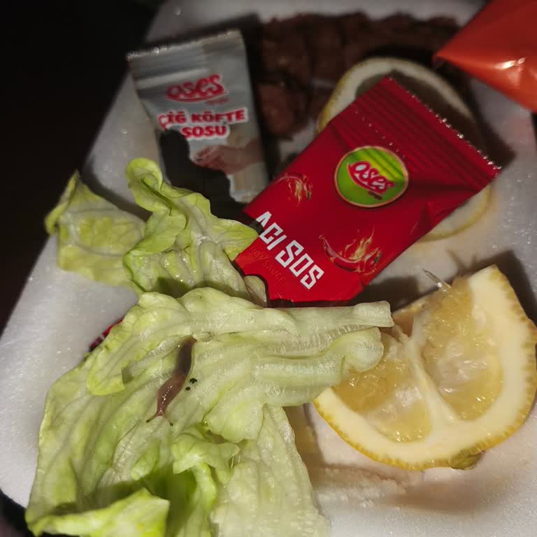 Oses Şubesinde Çiğköfte Paketi İçinde Canlı Sümüklü Böcek Bulundu