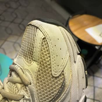 Sneaks Up Mağazasında New Balance 530 Ayakkabımda Sararma Ve Yanlış Temizlik Beyanı