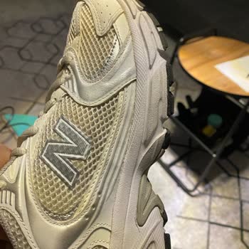 Sneaks Up Mağazasında New Balance 530 Ayakkabımda Sararma Ve Yanlış Temizlik Beyanı