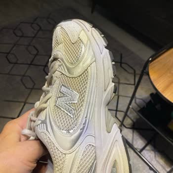 Sneaks Up Mağazasında New Balance 530 Ayakkabımda Sararma Ve Yanlış Temizlik Beyanı