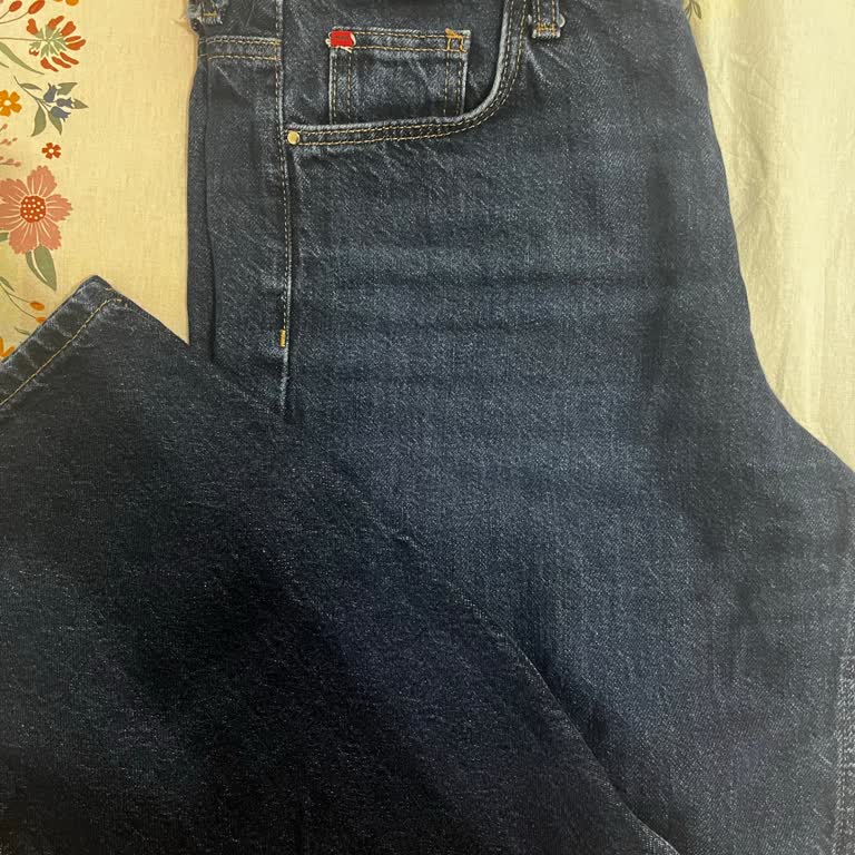 Mavi Pantolonun Kısa Sürede Renk Solması Ve Diz İzi