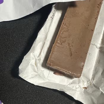 Macro Center Milkinis Çikolatasında Canlı Kurt Bulunması Sağlık Ve Hijyen Endişesi