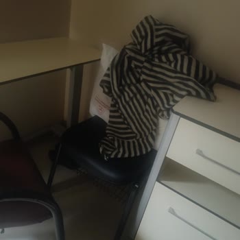 Denizli Devlet Hastanesinde Refakatçilerin Rahatsız Edici Oturma Koşulları