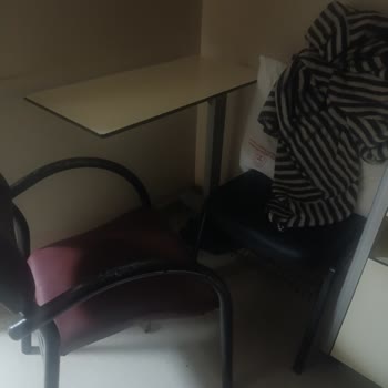 Denizli Devlet Hastanesinde Refakatçilerin Rahatsız Edici Oturma Koşulları