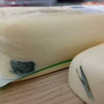 BİM’den Satın Aldığım Aknaz Kaşar Peynirinde Erken Küf Ve Sağlık Endişesi